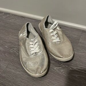 New silver mint size 8 shoes
